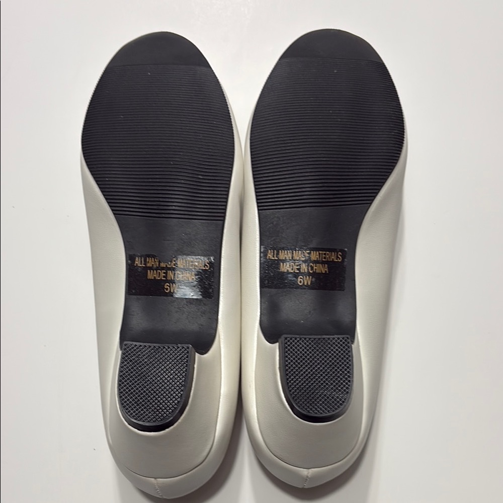 NEW! ComfortStep Women's White low heel with Cushioned Insole - Picture 5 of 8